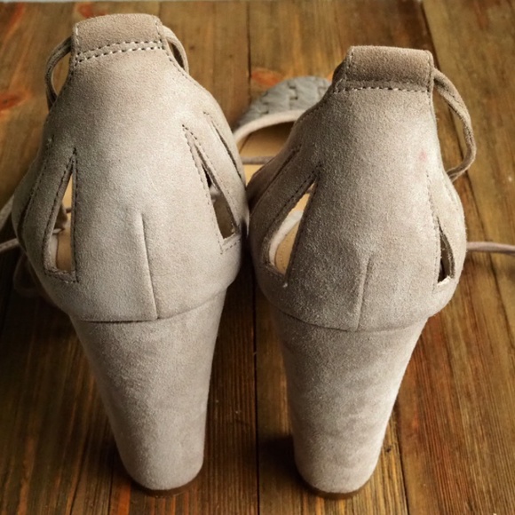 Gray Shoes 8.5B - Picture 3 of 4